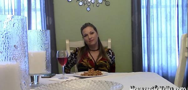  Housewife Kelly gives an angry cocksucking under the table